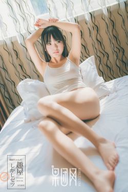 美女脱内衣露出奶